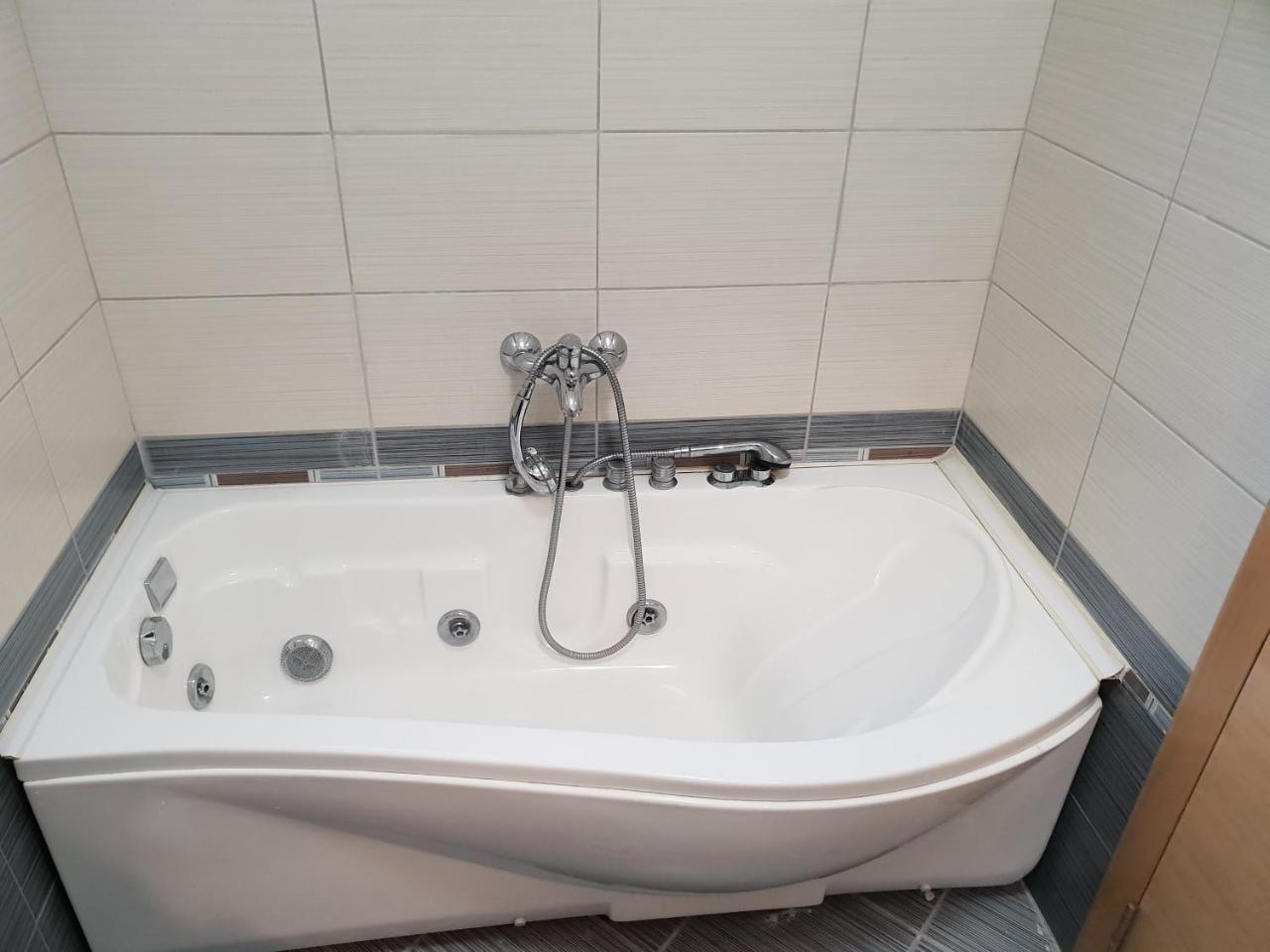 Apartman Kej Free Parking Kraljevo Esterno foto